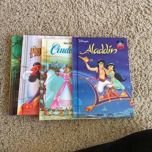 Disney hardcover Books: 4 books   Make sure you bundle and save!!⭐️⭐️⭐️⭐️📚